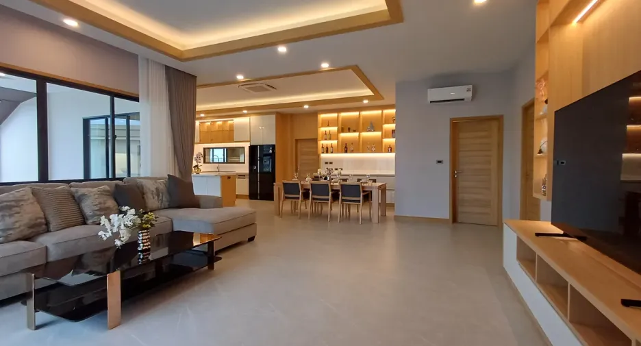For rent and for sale 4 bedrooms house in Bang Lamung, Chonburi