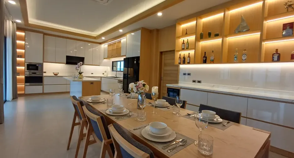 For rent and for sale 4 bedrooms house in Bang Lamung, Chonburi