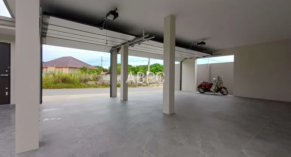 For rent and for sale 4 bedrooms house in Bang Lamung, Chonburi