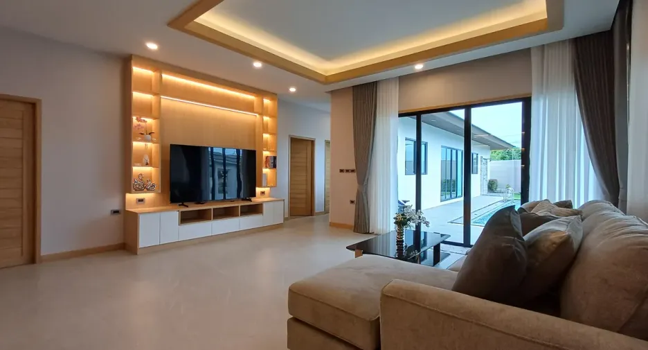 For rent and for sale 4 bedrooms house in Bang Lamung, Chonburi