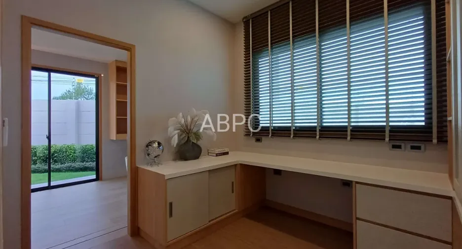For rent and for sale 4 bedrooms house in Bang Lamung, Chonburi