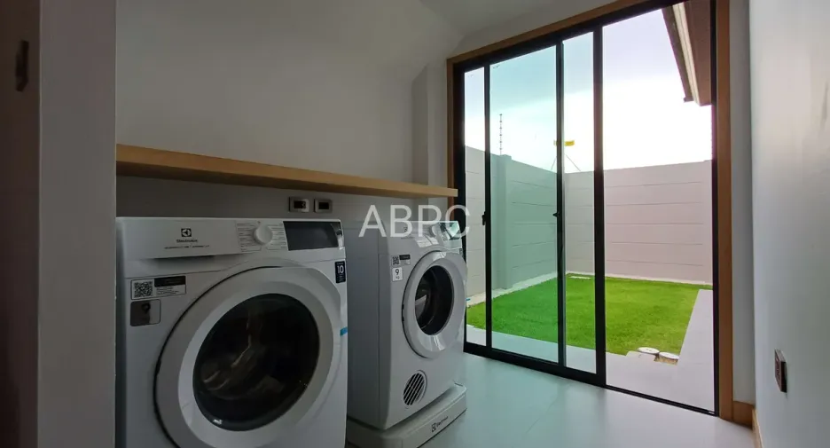 For rent and for sale 4 bedrooms house in Bang Lamung, Chonburi