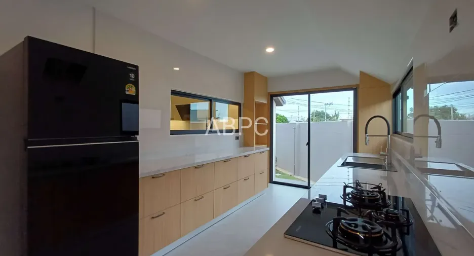 For rent and for sale 4 bedrooms house in Bang Lamung, Chonburi