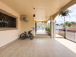 Haus zur Miete und zum Kauf mit 3 Zimmer in Bang Lamung, Chonburi
