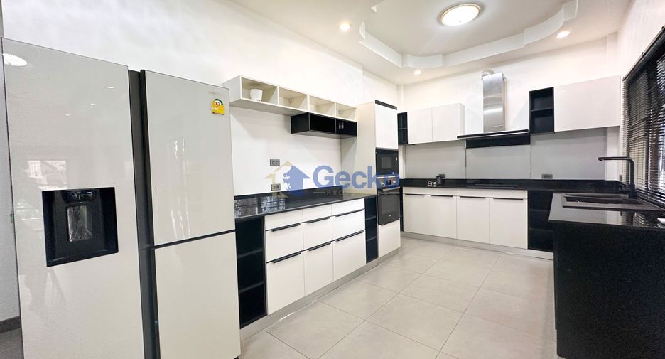 For rent and for sale 3 bedrooms house in Bang Lamung, Chonburi
