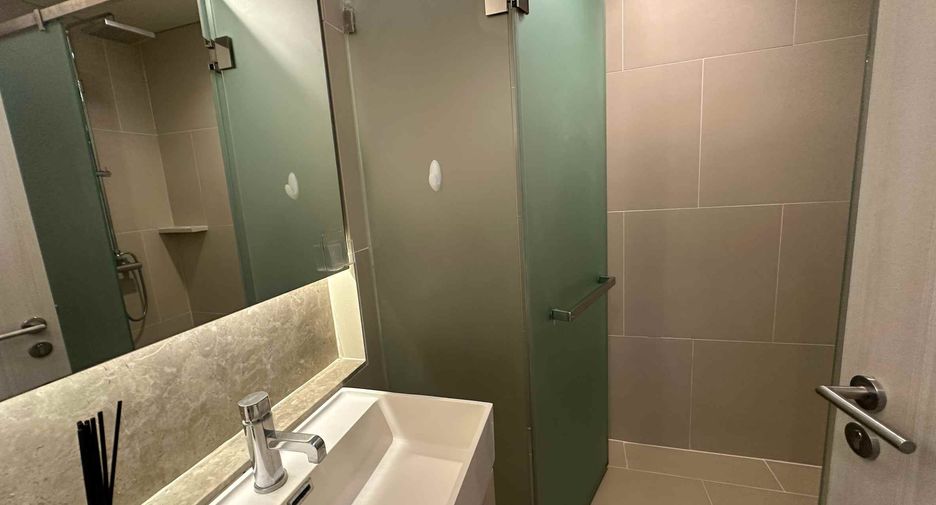 For rent 2 bedrooms condo in Khlong Toei, Bangkok