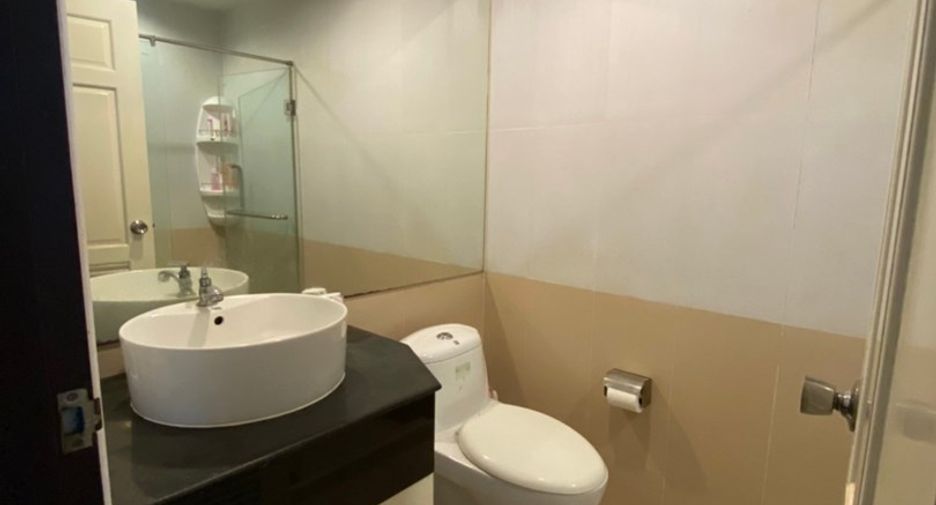 For sale 2 bedrooms condo in Watthana, Bangkok