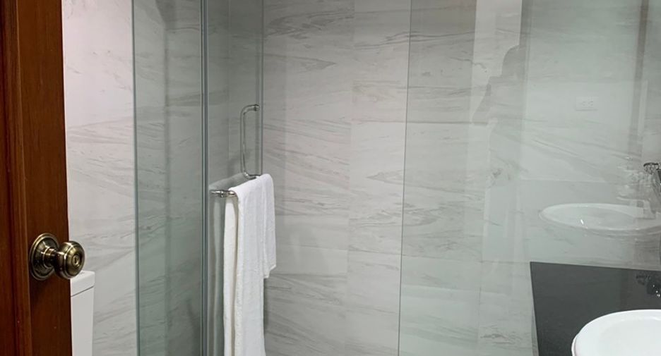 Condo en alquiler de 3 habitaciones en Watthana, Bangkok