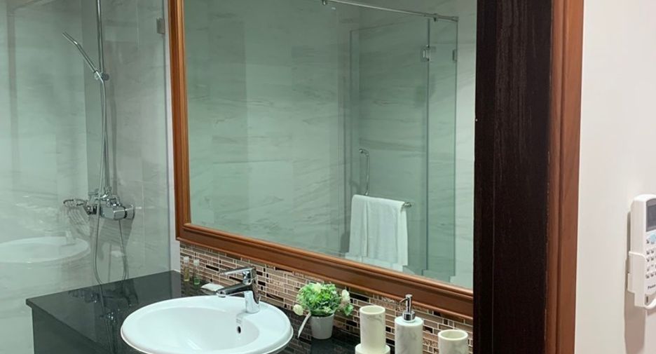 Condo en alquiler de 3 habitaciones en Watthana, Bangkok