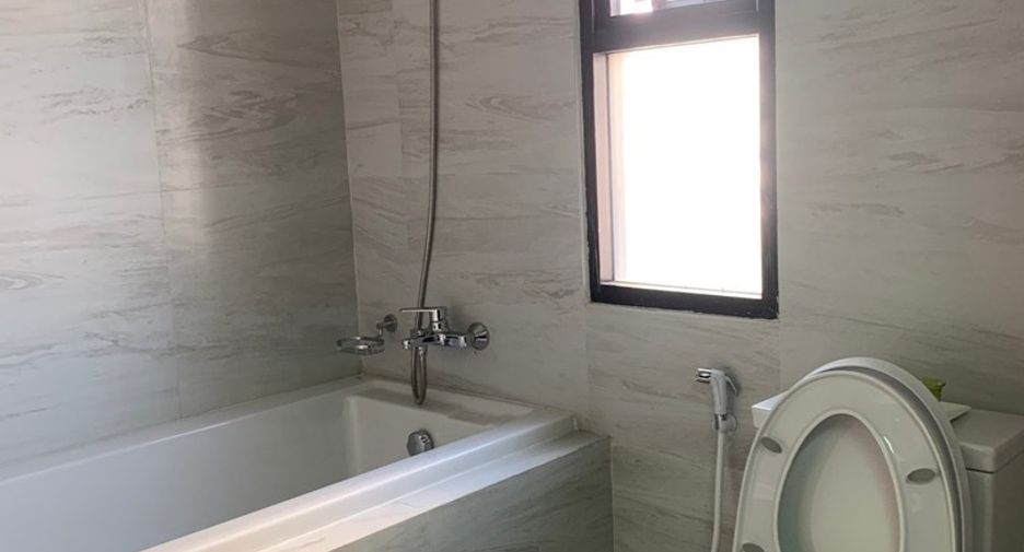 Condo en alquiler de 3 habitaciones en Watthana, Bangkok