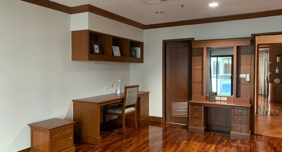 Condo en alquiler de 3 habitaciones en Watthana, Bangkok