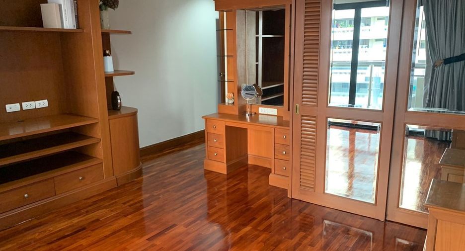Condo en alquiler de 3 habitaciones en Watthana, Bangkok