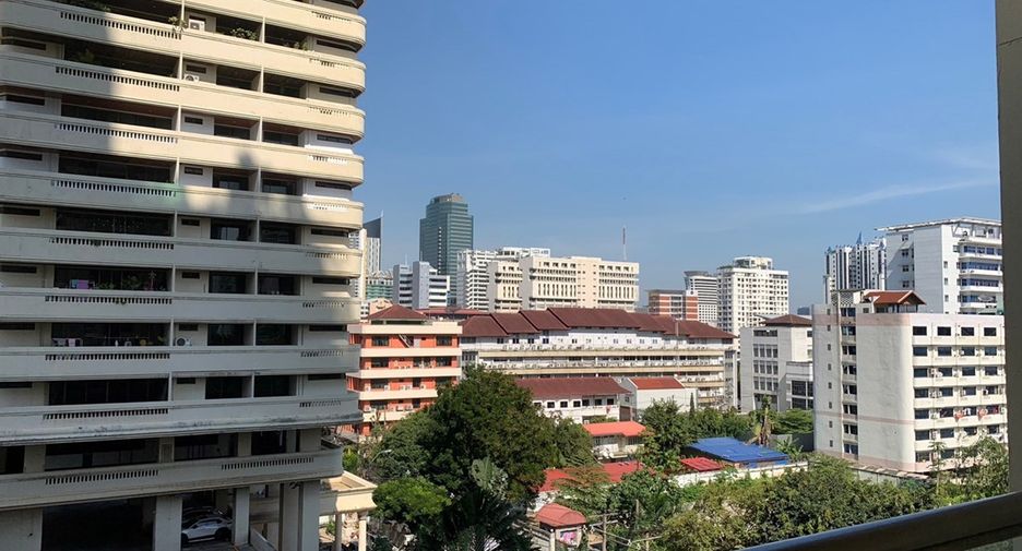 Condo en alquiler de 3 habitaciones en Watthana, Bangkok