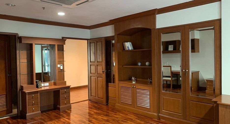 Condo en alquiler de 3 habitaciones en Watthana, Bangkok