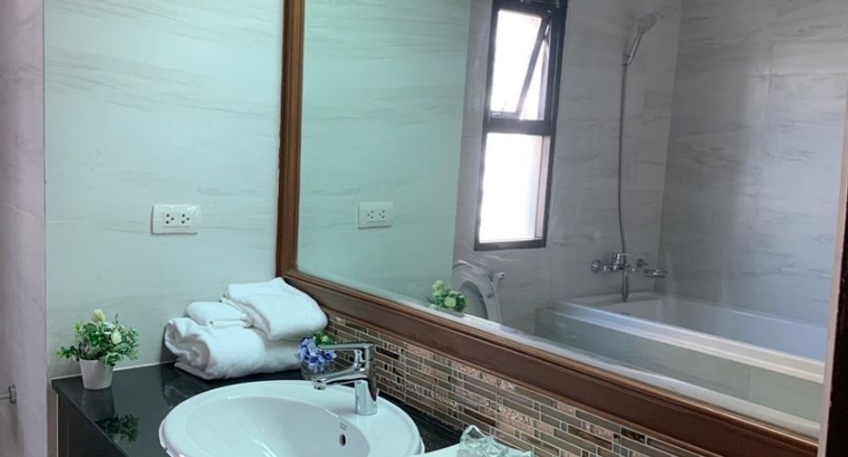 Condo en alquiler de 3 habitaciones en Watthana, Bangkok