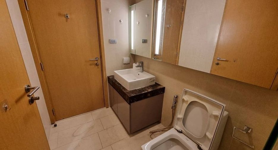 For sale 1 bed condo in Khlong Toei, Bangkok