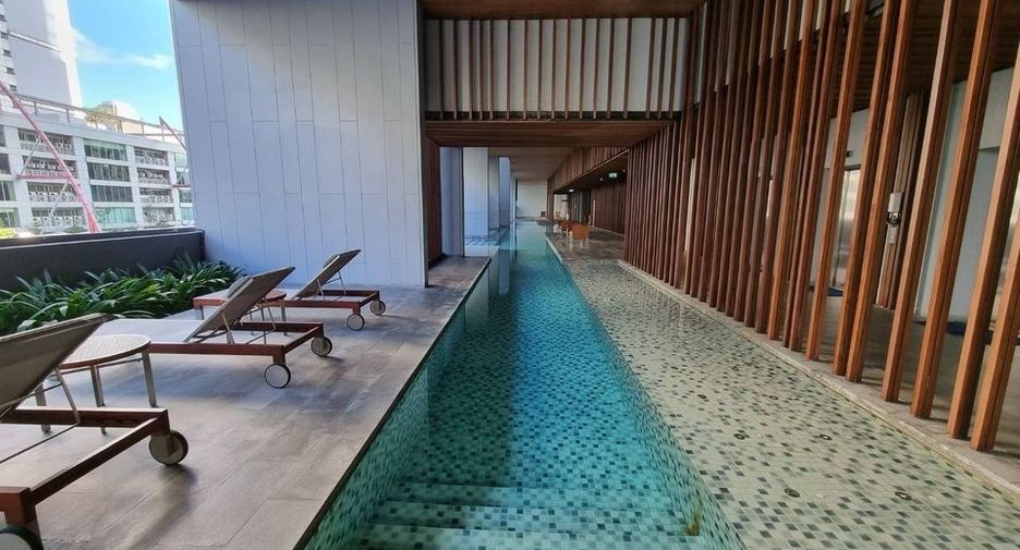 For sale 1 bed condo in Khlong Toei, Bangkok