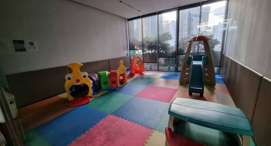 For sale 1 bed condo in Khlong Toei, Bangkok
