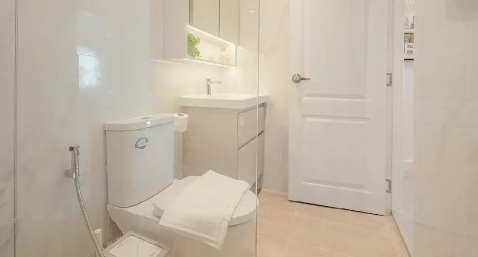 For sale 3 bedrooms condo in Yan Nawa, Bangkok