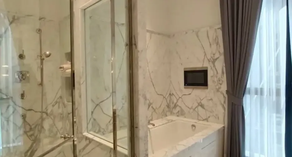 For sale 2 ベッドルーム condo in Pathum Wan, Bangkok