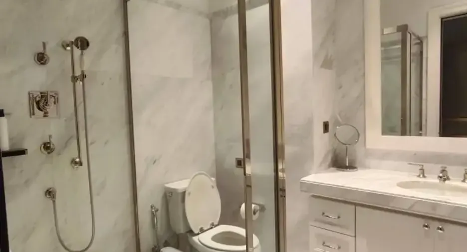 For sale 2 ベッドルーム condo in Pathum Wan, Bangkok