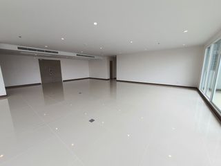 For sale 4 bedrooms condo in Yan Nawa, Bangkok