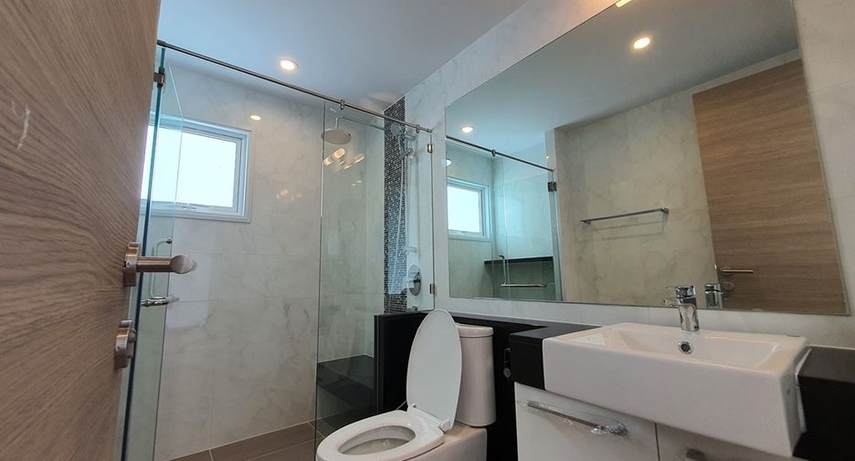 Condo en venta de 4 habitaciones en Yan Nawa, Bangkok