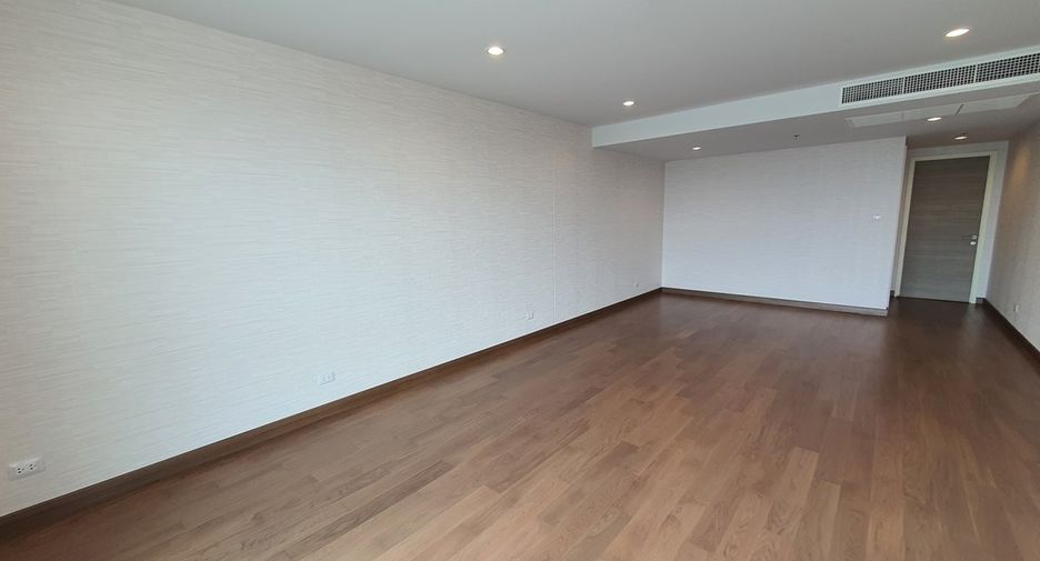 Condo en venta de 4 habitaciones en Yan Nawa, Bangkok