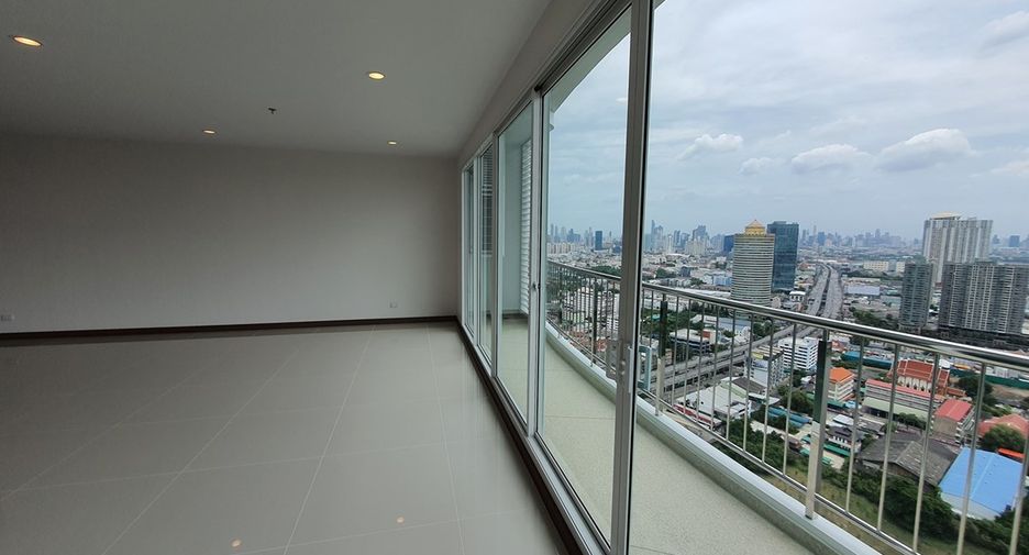 Condo en venta de 4 habitaciones en Yan Nawa, Bangkok