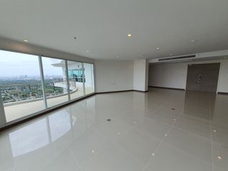 For sale 4 bedrooms condo in Yan Nawa, Bangkok