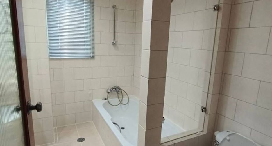 Wohnung zur Miete mit 3 Zimmer in Khlong Toei, Bangkok