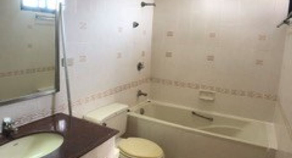 For rent 3 ベッドルーム condo in Watthana, Bangkok