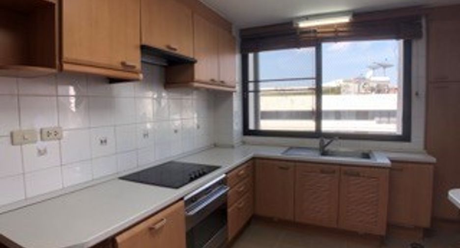 For rent 3 ベッドルーム condo in Watthana, Bangkok