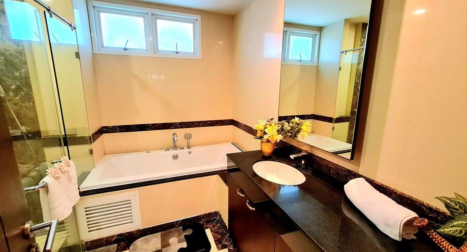 Wohnung zur Miete mit 3 Zimmer in Watthana, Bangkok