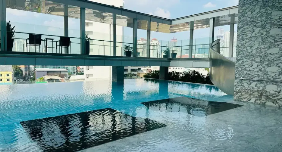 For rent 2 bedrooms condo in Khlong Toei, Bangkok