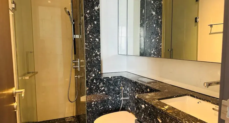 For rent 2 bedrooms condo in Khlong Toei, Bangkok