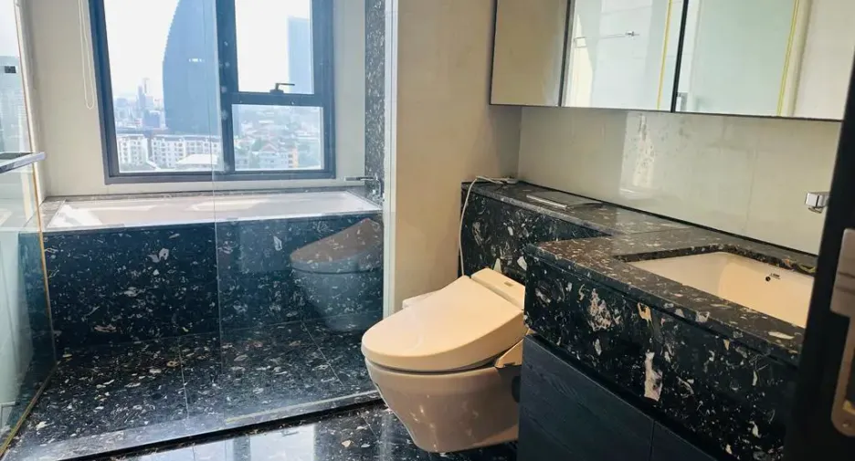 For rent 2 bedrooms condo in Khlong Toei, Bangkok