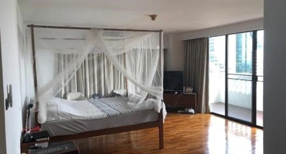 For rent 4 bedrooms condo in Khlong Toei, Bangkok
