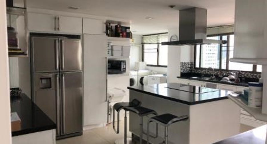 For rent 4 bedrooms condo in Khlong Toei, Bangkok