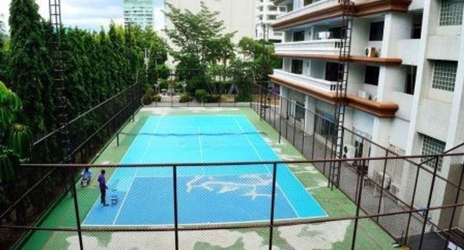 For rent 4 bedrooms condo in Khlong Toei, Bangkok