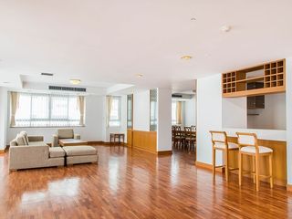 For rent 3 bedrooms condo in Khlong Toei, Bangkok