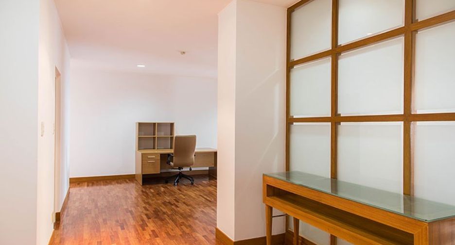 For rent 3 bedrooms condo in Khlong Toei, Bangkok