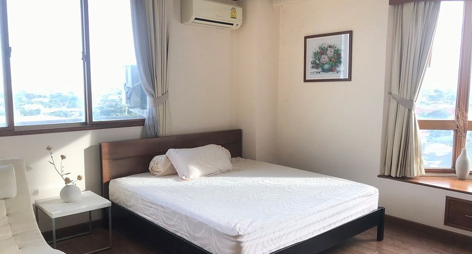 For sale 3 bedrooms condo in Suan Luang, Bangkok