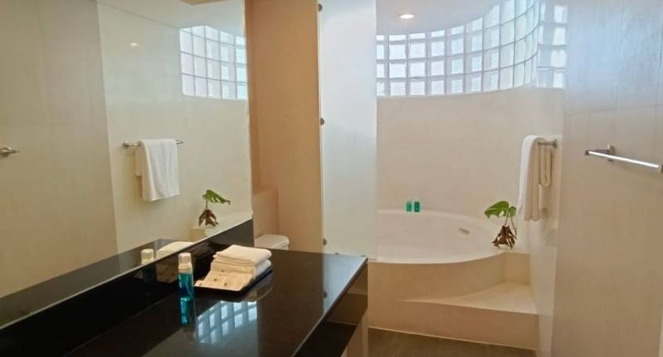 Condo en alquiler de 4 habitaciones en Watthana, Bangkok