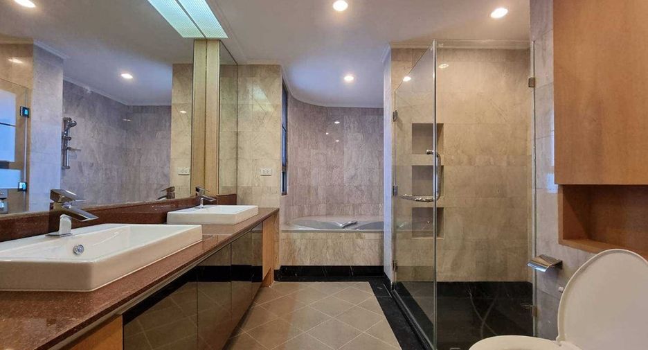 Condo en alquiler de 3 habitaciones en Watthana, Bangkok