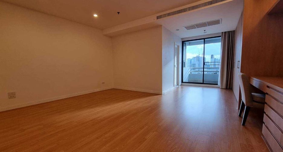 Condo en alquiler de 3 habitaciones en Watthana, Bangkok