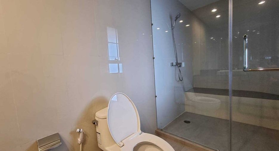 Condo en alquiler de 3 habitaciones en Watthana, Bangkok