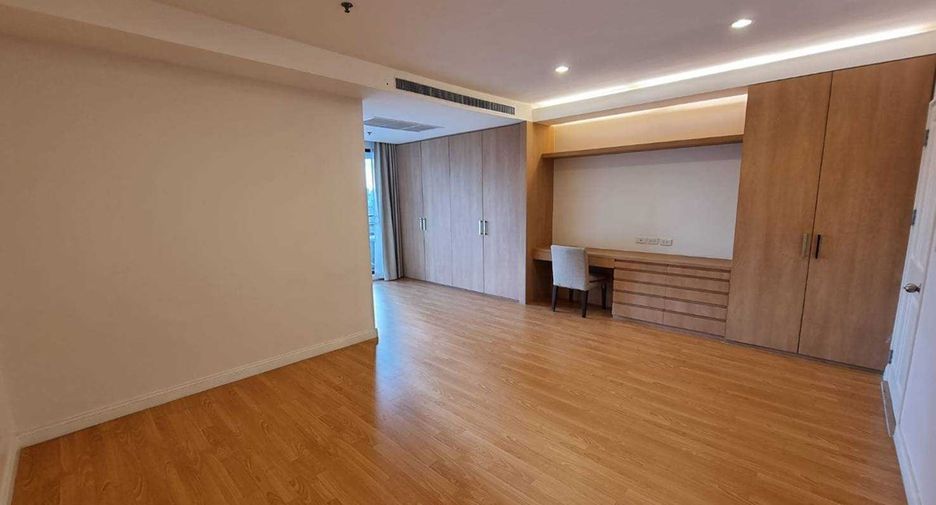 Condo en alquiler de 3 habitaciones en Watthana, Bangkok