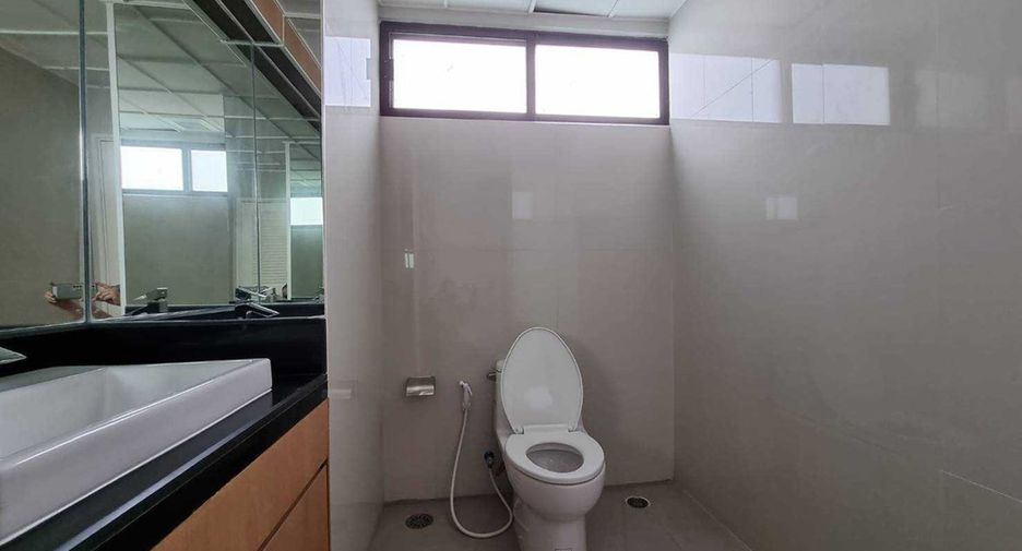Condo en alquiler de 3 habitaciones en Watthana, Bangkok