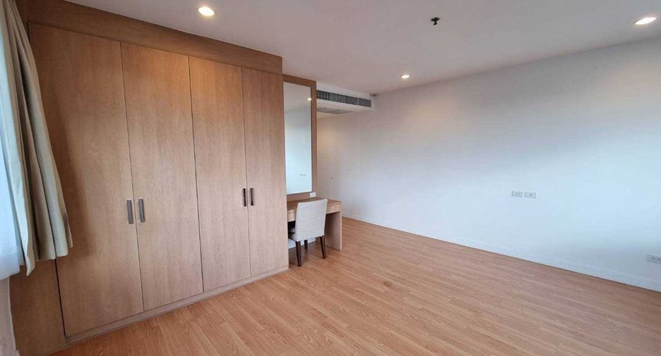 Condo en alquiler de 3 habitaciones en Watthana, Bangkok